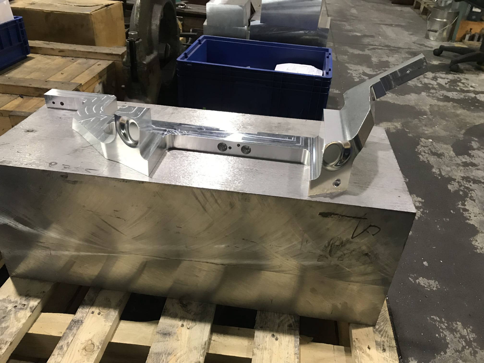 MECHANICAL EJECTOR